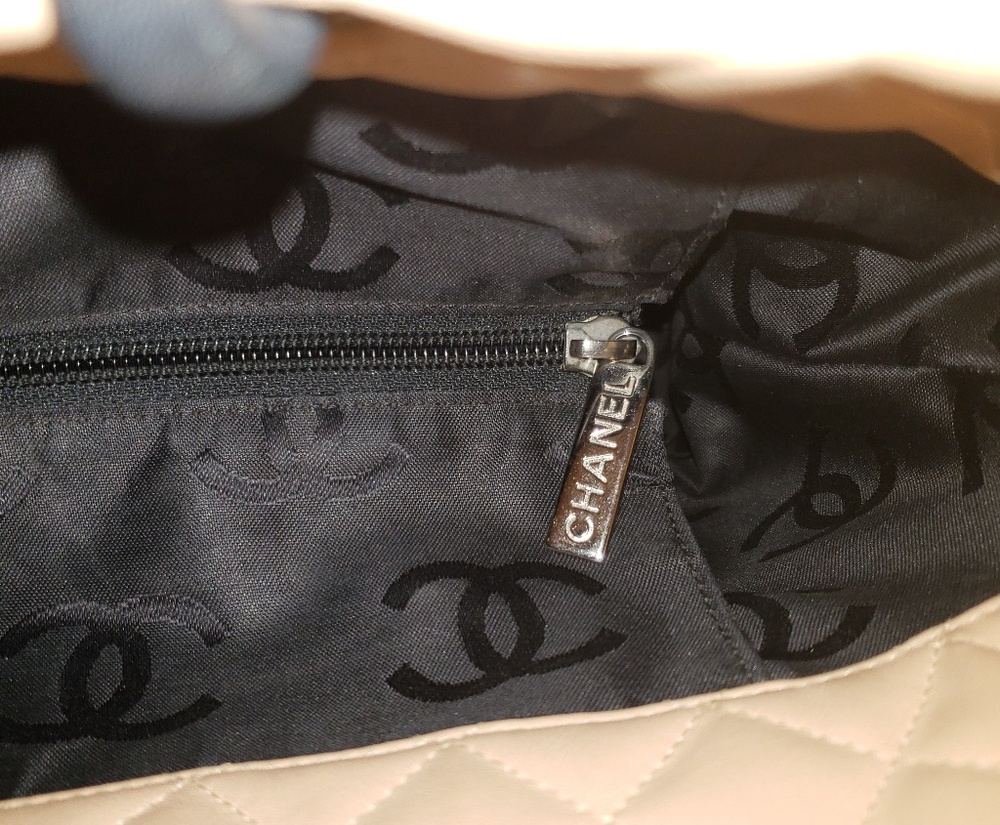 😁SOLD😳 Chanel Cambon Beige/Black Vintage Tote - Picture 5 of 6